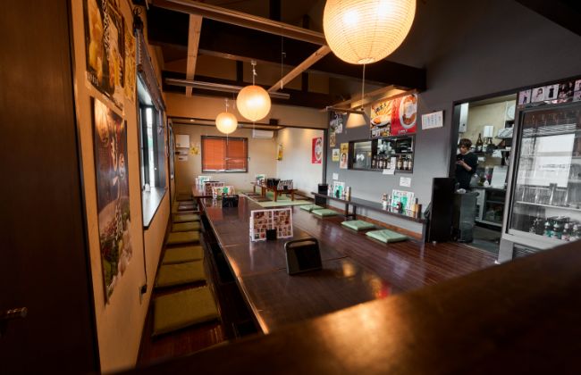 家族も、仲間も、ひとりでも居心地の良い店内