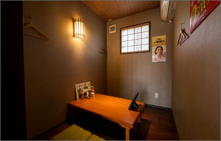 家族も、仲間も、ひとりでも居心地の良い店内